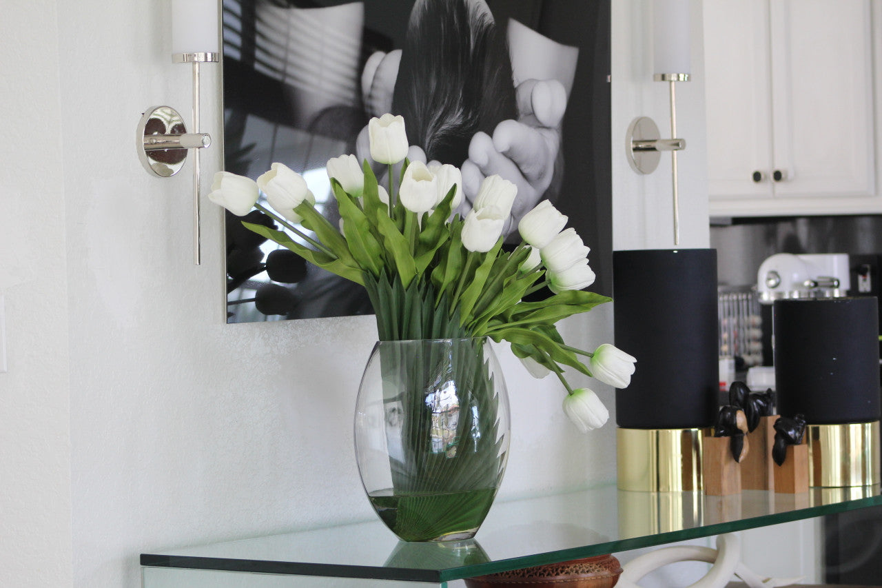 Vase lune 16" aux tulipes blanches