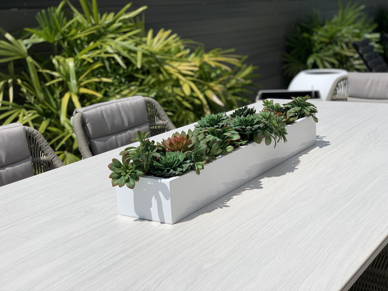Cache-pot Balcony en fibre de verre 32" aux succulentes