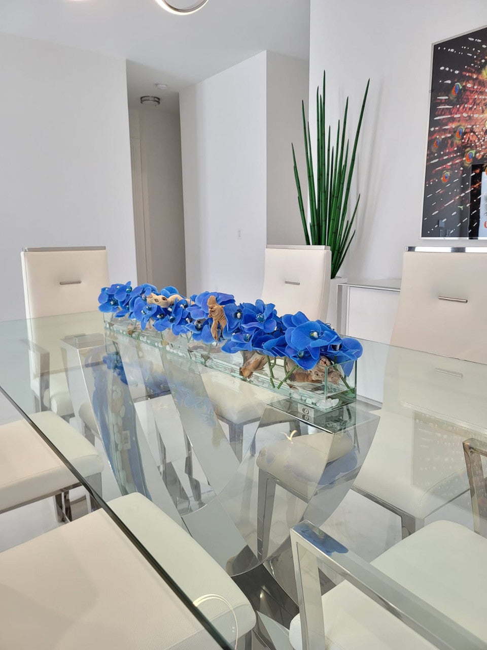Cache-pot en verre plat Casa Moderna 36" aux orchidées bleues