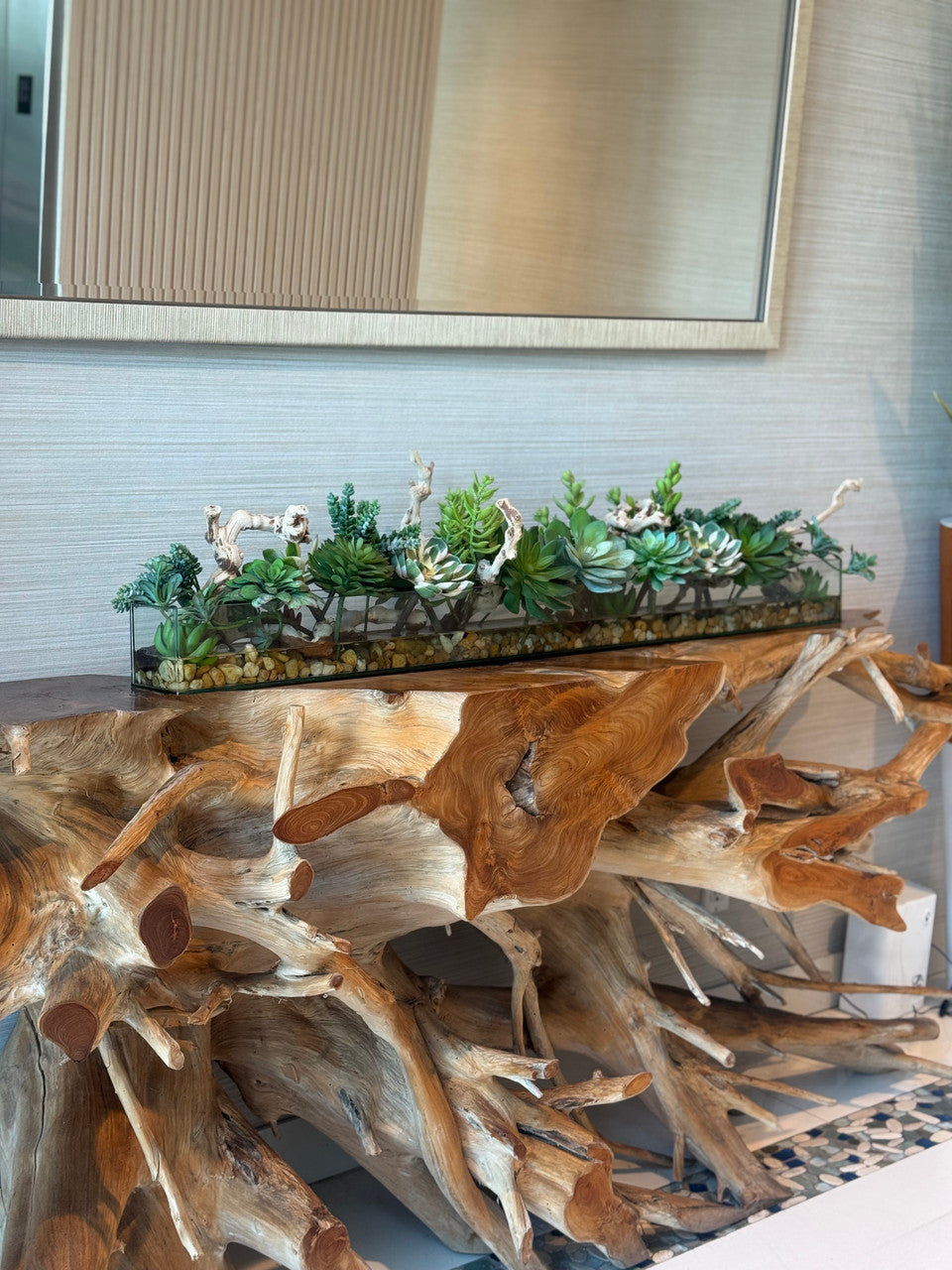 Cache-pot en verre rectangulaire Casa Moderna 48" aux succulentes et bois flotté