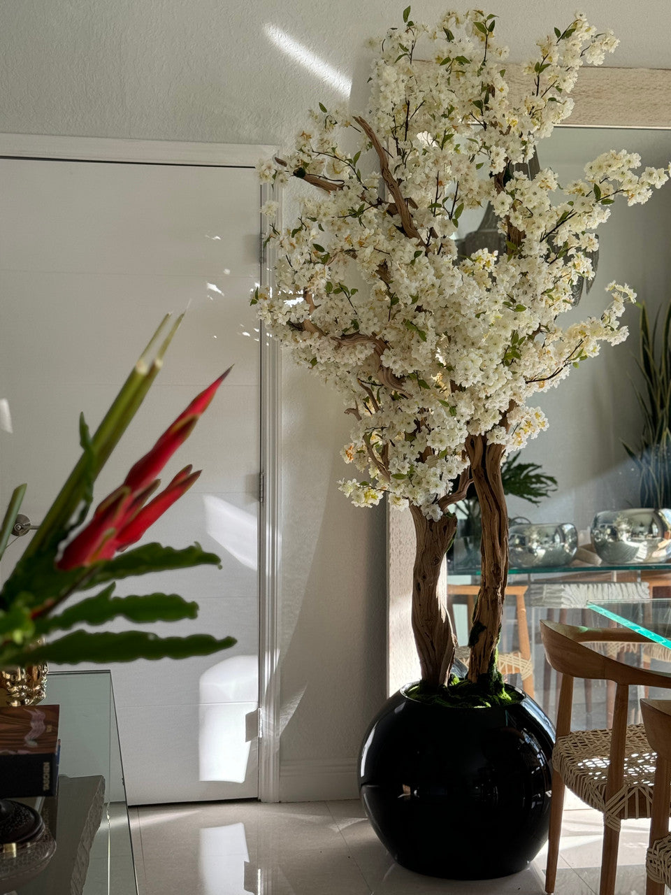 Globe noir brillant au cerisier en fleurs sur mesure