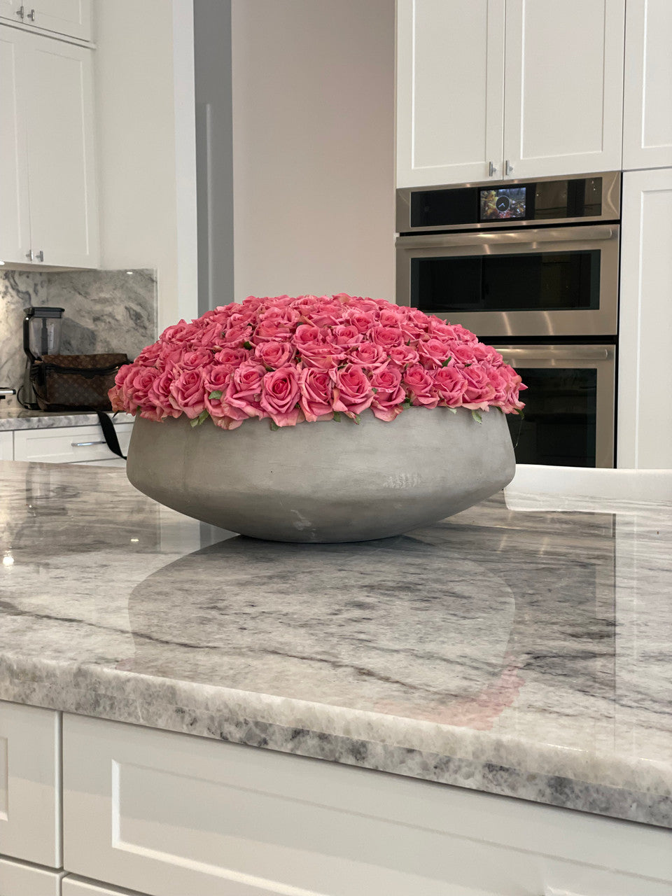 Grande coupe Newport aux roses roses toucher réel