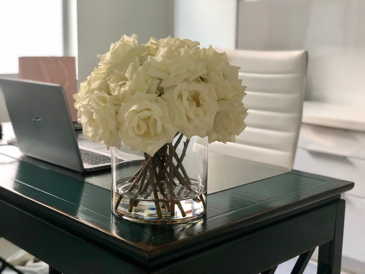 Cylindre Rota aux roses blanches